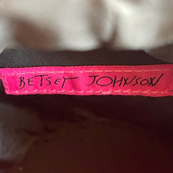 Betsey Johnson Cupcake Crossbody Bag- - Picture 2 of 8